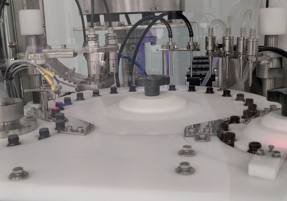 quality Máquina de enchimento e tampa de frasco on-line com motor principal ABB e precaução de segurança factory